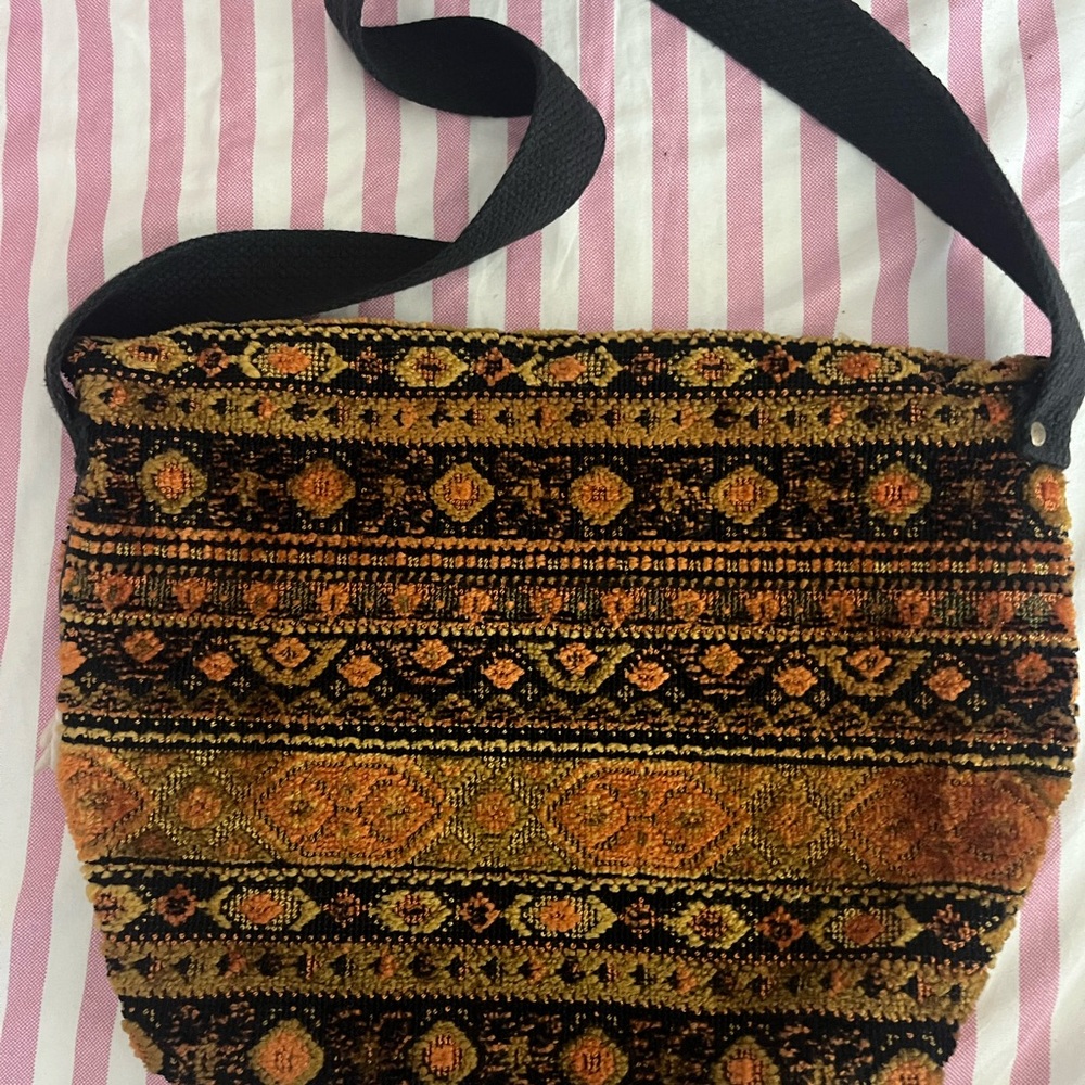 Tapestry Patterned Shoulder Bag - Picture 2 of 3